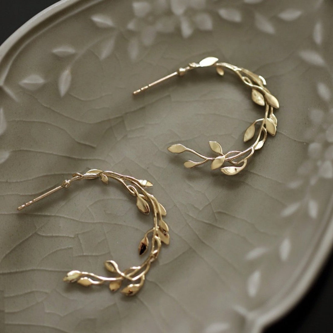 Laurierkrans - Elegante bladoorring - goud vermeil en sterling zilver